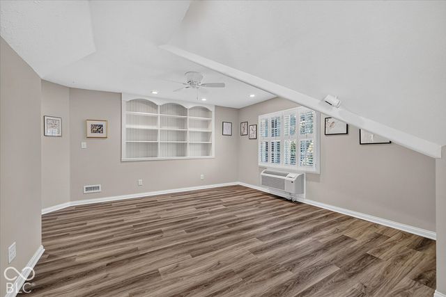 5785 Gyrfalcon Place, Carmel, IN 46033