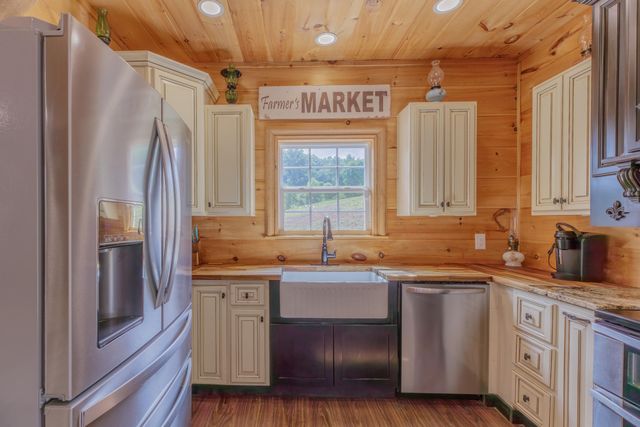 1868 E Emerson Road, Cohutta, GA 30710