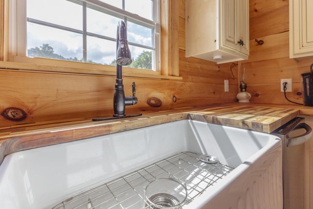 1868 E Emerson Road, Cohutta, GA 30710