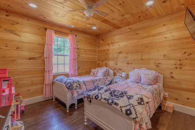 1868 E Emerson Road, Cohutta, GA 30710
