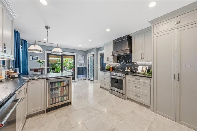 2450 BURLINGTON AVENUE N, St Petersburg, FL 33713