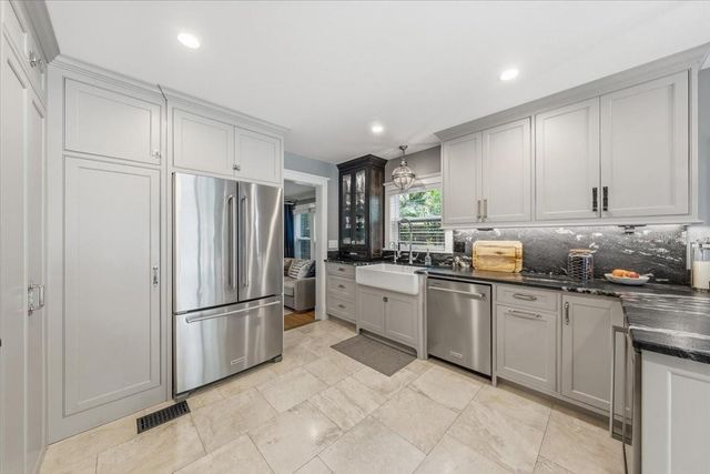 2450 BURLINGTON AVENUE N, St Petersburg, FL 33713