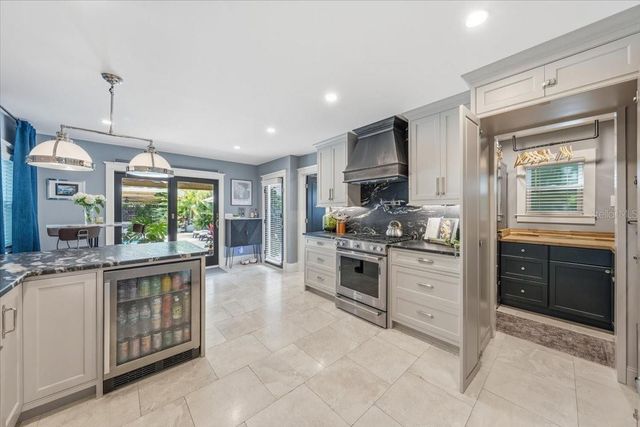 2450 BURLINGTON AVENUE N, St Petersburg, FL 33713