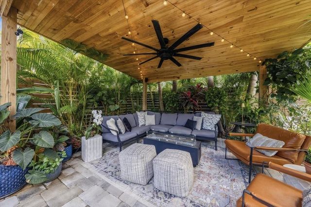 2450 BURLINGTON AVENUE N, St Petersburg, FL 33713