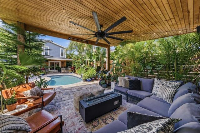 2450 BURLINGTON AVENUE N, St Petersburg, FL 33713