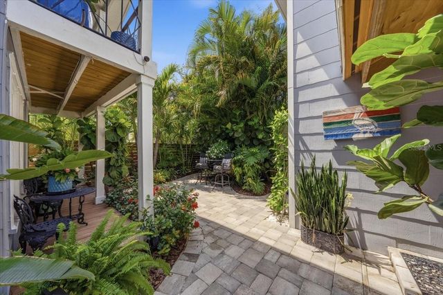 2450 BURLINGTON AVENUE N, St Petersburg, FL 33713