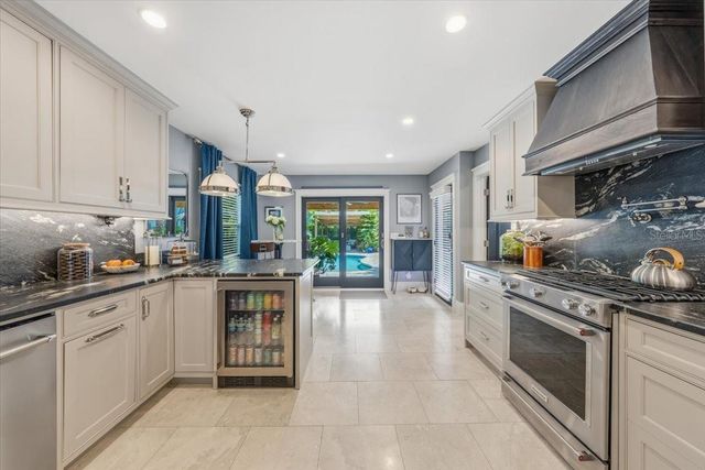 2450 BURLINGTON AVENUE N, St Petersburg, FL 33713