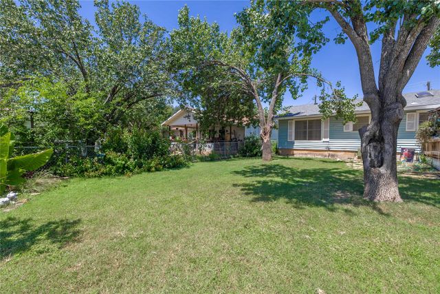 2808 Coggin Avenue, Brownwood, TX 76801