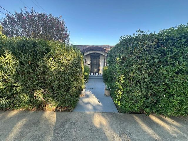 1102 California Avenue, Los Banos, CA 93635