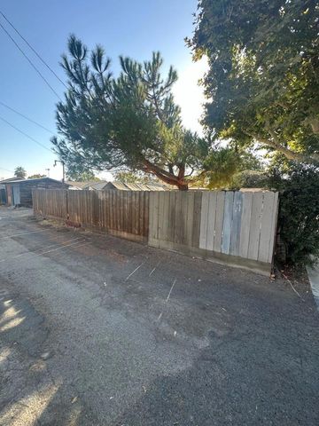 1102 California Avenue, Los Banos, CA 93635