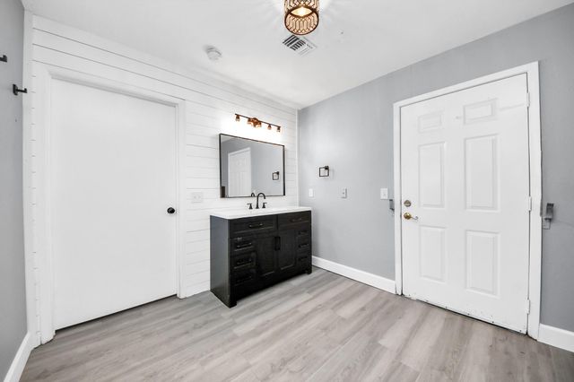 5606 Elmlawn Drive, Houston, TX 77033