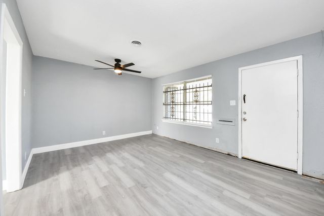 5606 Elmlawn Drive, Houston, TX 77033