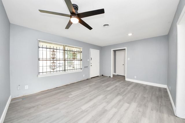 5606 Elmlawn Drive, Houston, TX 77033