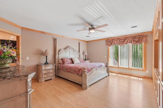 18751 Knollwood Circle, Lakeville, MN 55044