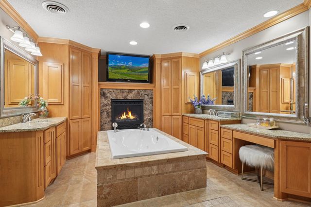 18751 Knollwood Circle, Lakeville, MN 55044