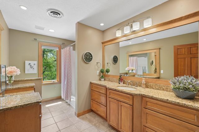 18751 Knollwood Circle, Lakeville, MN 55044