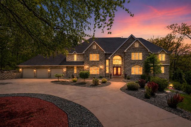 18751 Knollwood Circle, Lakeville, MN 55044