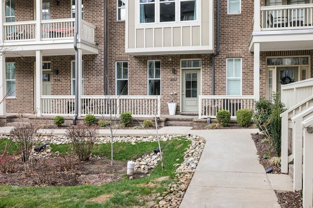 207 Porter Village Cir, Nashville, TN 37206