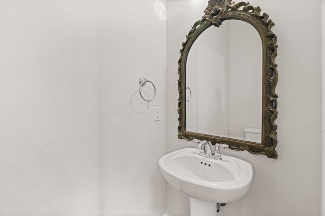 207 Porter Village Cir, Nashville, TN 37206