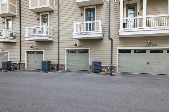 207 Porter Village Cir, Nashville, TN 37206