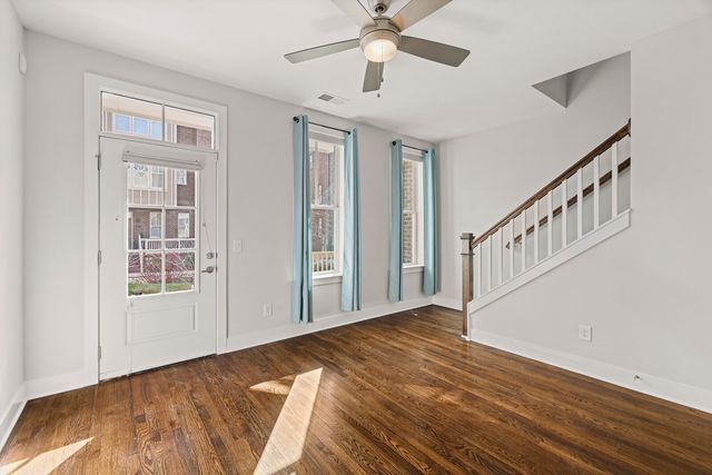 207 Porter Village Cir, Nashville, TN 37206