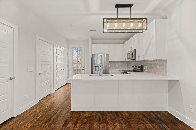 207 Porter Village Cir, Nashville, TN 37206