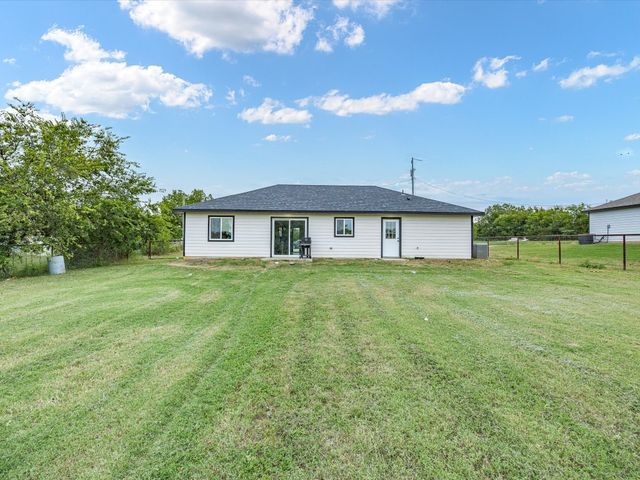 106 Edith Street, Bowie, TX 76230