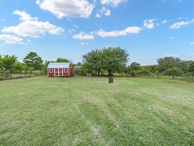106 Edith Street, Bowie, TX 76230