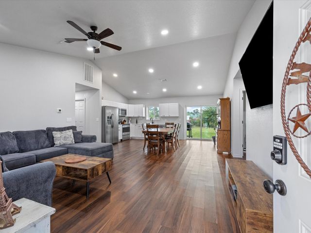 106 Edith Street, Bowie, TX 76230