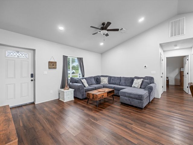 106 Edith Street, Bowie, TX 76230