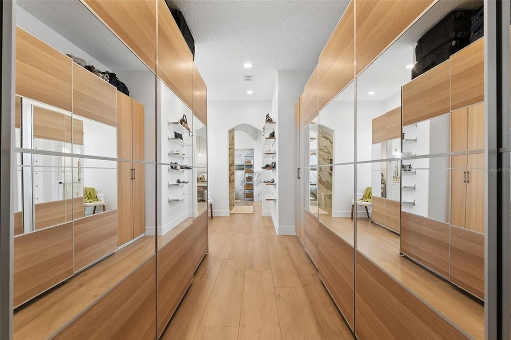 Image 27 of property listing at 5825 OXFORD MOOR BOULEVARD, Windermere, FL 34786