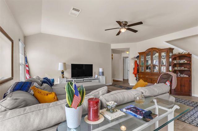 206 Linden LN, San Marcos, TX 78666