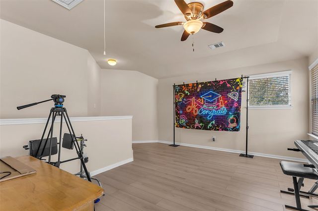 206 Linden LN, San Marcos, TX 78666