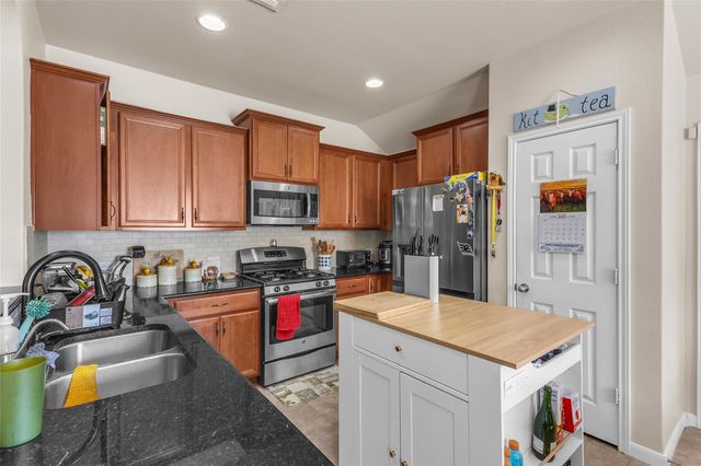 206 Linden LN, San Marcos, TX 78666