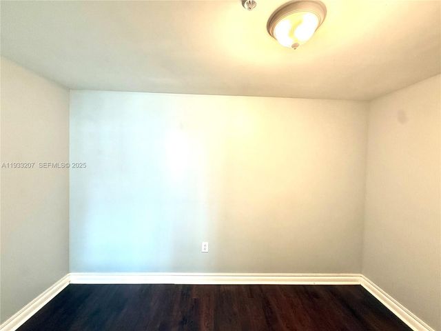 253 NE 2nd St. 2.2+ LRG DEN 3309, Miami, FL 33132