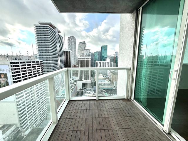 253 NE 2nd St. 2.2+ LRG DEN 3309, Miami, FL 33132