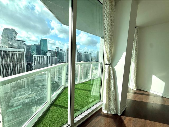 253 NE 2nd St. 2.2+ LRG DEN 3309, Miami, FL 33132