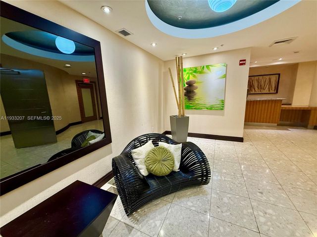 253 NE 2nd St. 2.2+ LRG DEN 3309, Miami, FL 33132