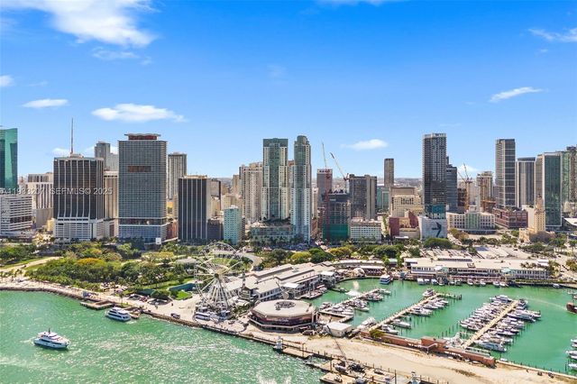 253 NE 2nd St. 2.2+ LRG DEN 3309, Miami, FL 33132