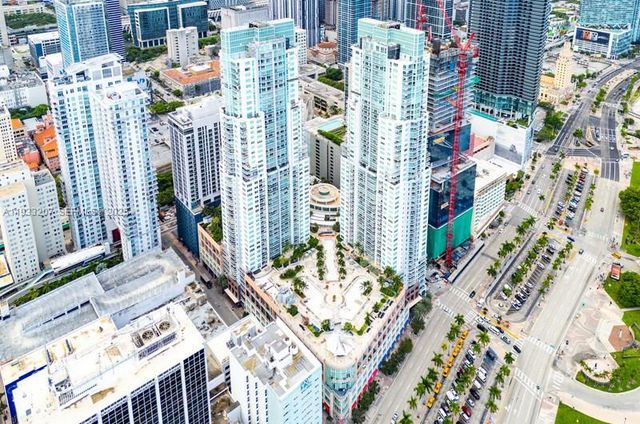 253 NE 2nd St. 2.2+ LRG DEN 3309, Miami, FL 33132