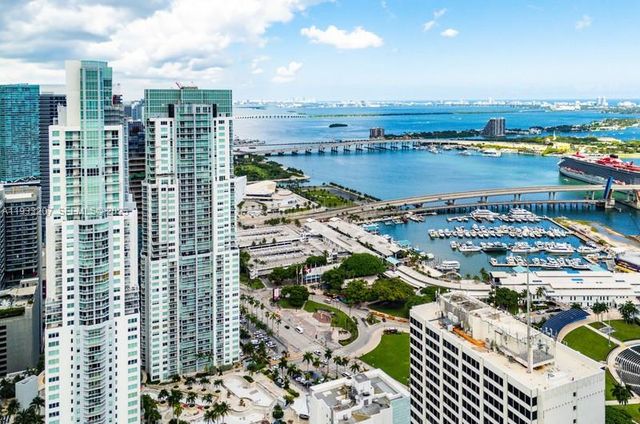 253 NE 2nd St. 2.2+ LRG DEN 3309, Miami, FL 33132