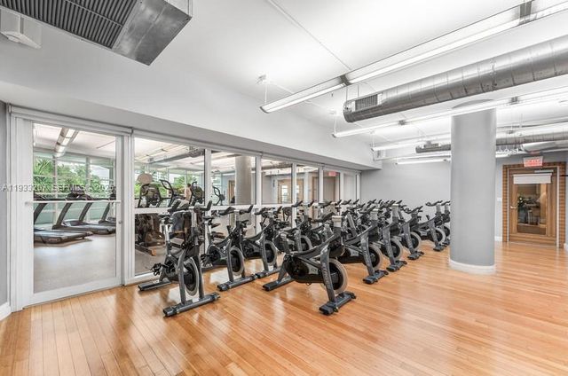 253 NE 2nd St. 2.2+ LRG DEN 3309, Miami, FL 33132