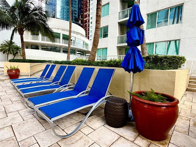 253 NE 2nd St. 2.2+ LRG DEN 3309, Miami, FL 33132