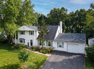 6 Duck Hill Road, Coram, NY 11727