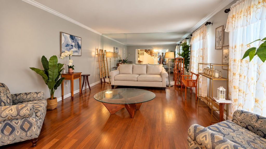 6 Duck Hill Road, Coram, NY 11727 — photo 3