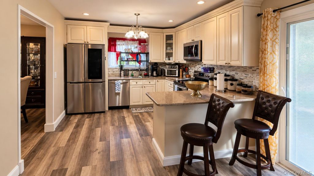 6 Duck Hill Road, Coram, NY 11727 — photo 5