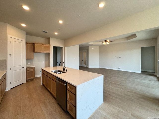 212 Megan's Lane, Castroville, TX 78009