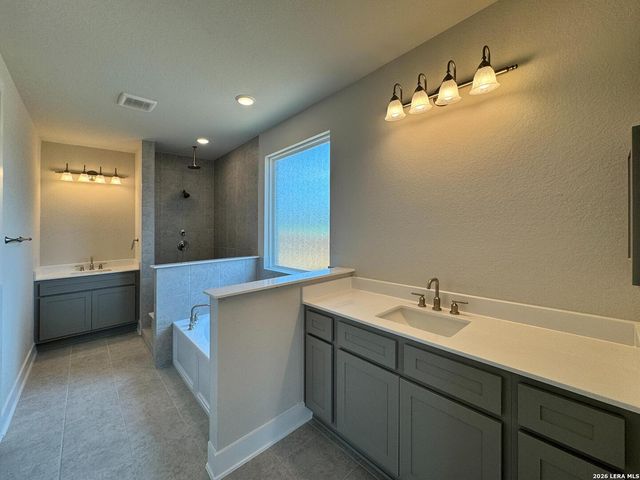 212 Megan's Lane, Castroville, TX 78009