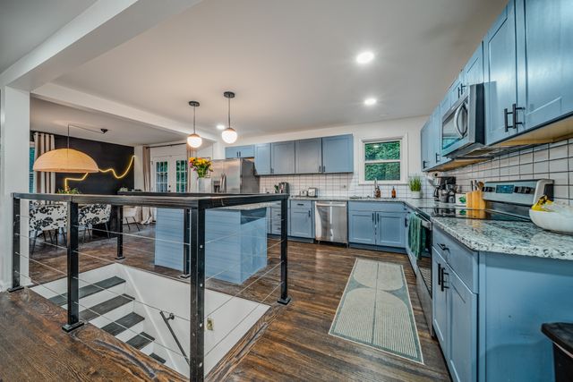 1208 Dempsey Dr, Nashville, TN 37217