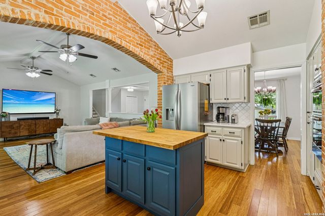 15719 Blue Creek St, San Antonio, TX 78232